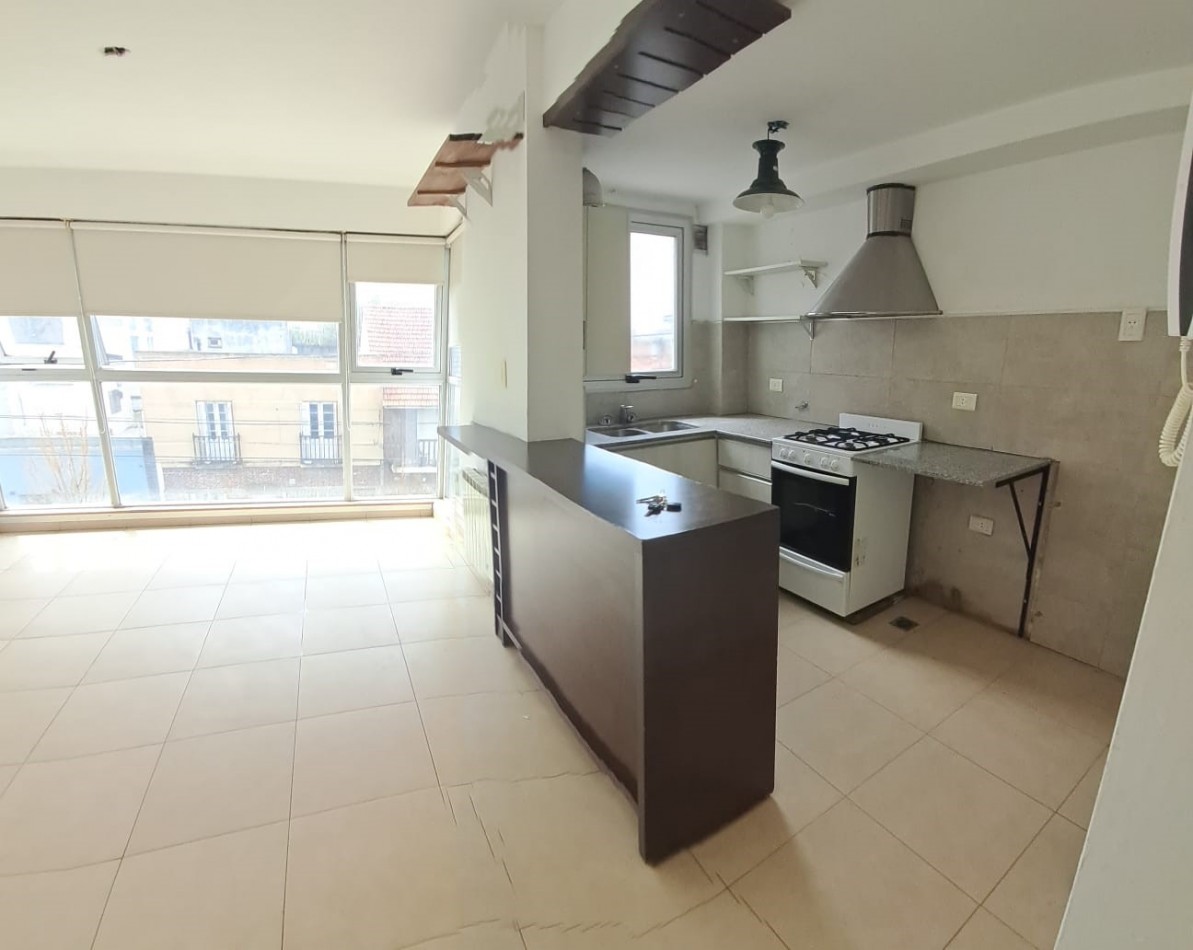 VENTA DEPARTAMENTO 2 AMBIENTES AL FRENTE ZONA CENTRO
