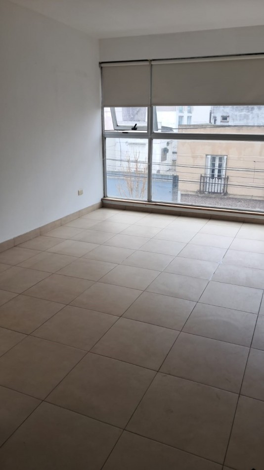 VENTA DEPARTAMENTO 2 AMBIENTES AL FRENTE ZONA CENTRO