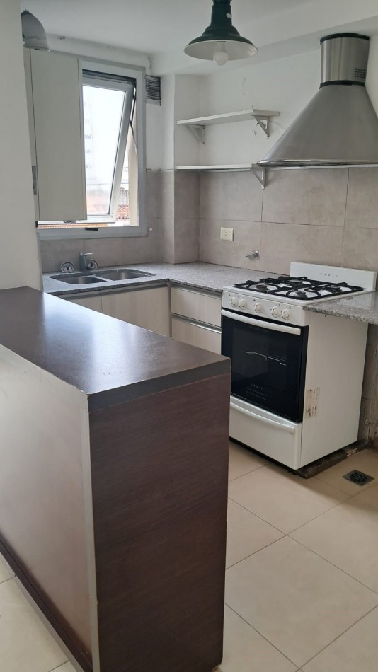 VENTA DEPARTAMENTO 2 AMBIENTES AL FRENTE ZONA CENTRO