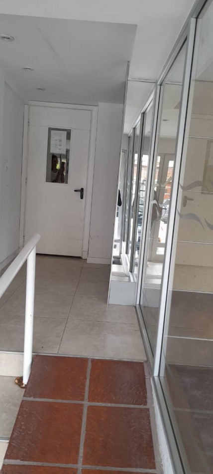VENTA DEPARTAMENTO 2 AMBIENTES AL FRENTE ZONA CENTRO