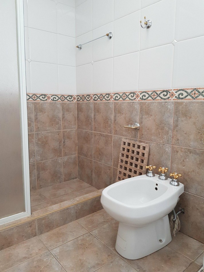 VENTA /PERMUTA CHALET 4 AMBIENTES