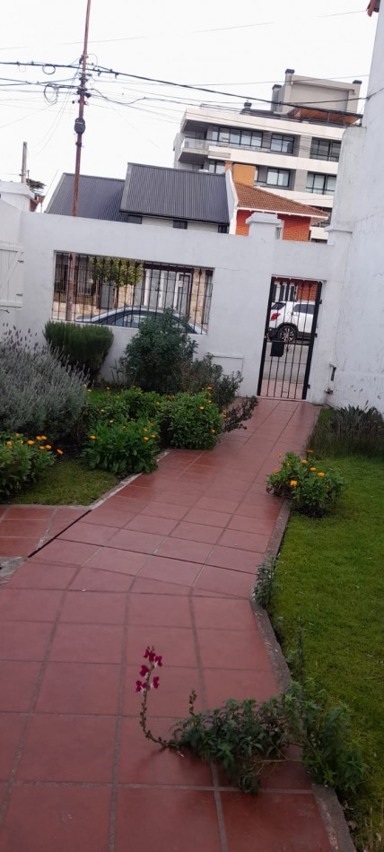 VENTA /PERMUTA CHALET 4 AMBIENTES