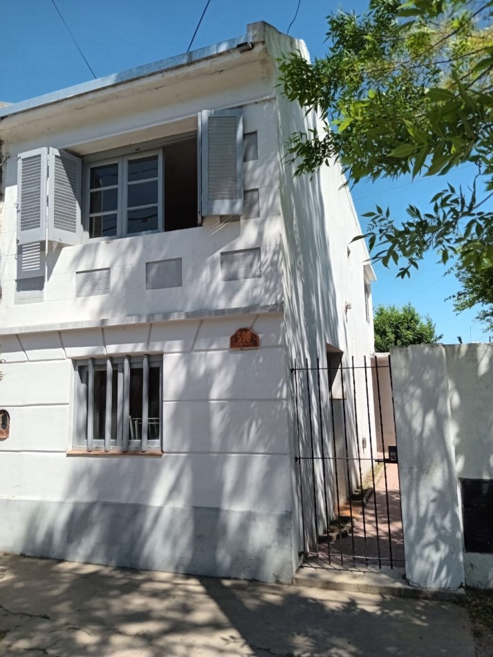 VENTA CASA DE DOS PLANTAS CENTRO CORONEL VIDAL