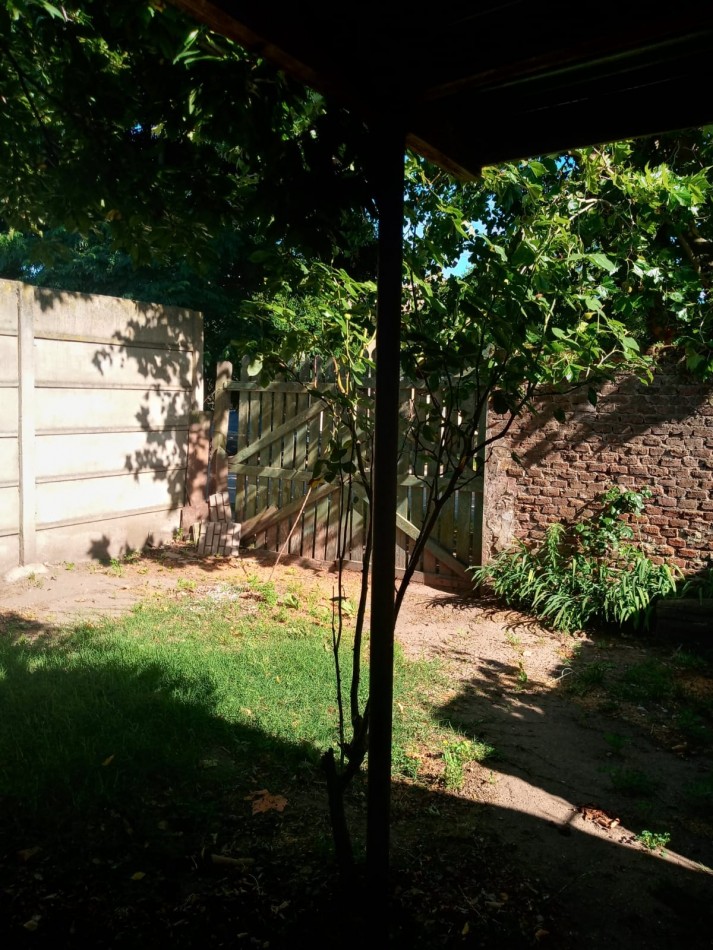 VENTA CASA DE DOS PLANTAS CENTRO CORONEL VIDAL