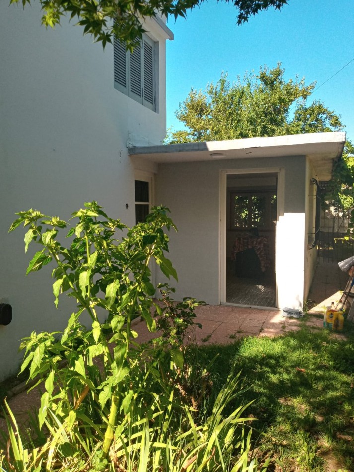 VENTA CASA DE DOS PLANTAS CENTRO CORONEL VIDAL