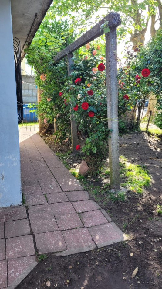 VENTA CASA DE DOS PLANTAS CENTRO CORONEL VIDAL