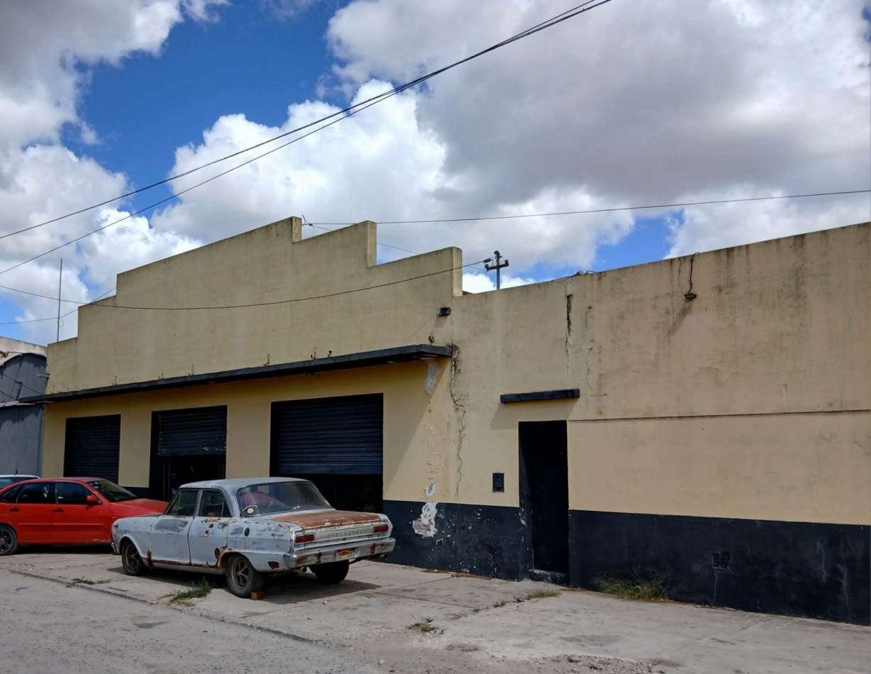 VENTA LOCALES CON GALPON DEPOSITO