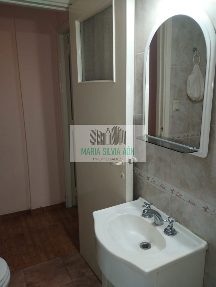 VENTA DEPARTAMENTO 2 AMBIENTES CON DEPENDENCIA AMOBLADO