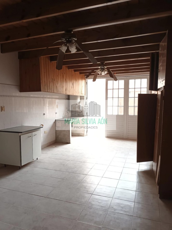 VENTA /PERMUTA CASA CON GALPON  EN CORONEL VIDAL CENTRO