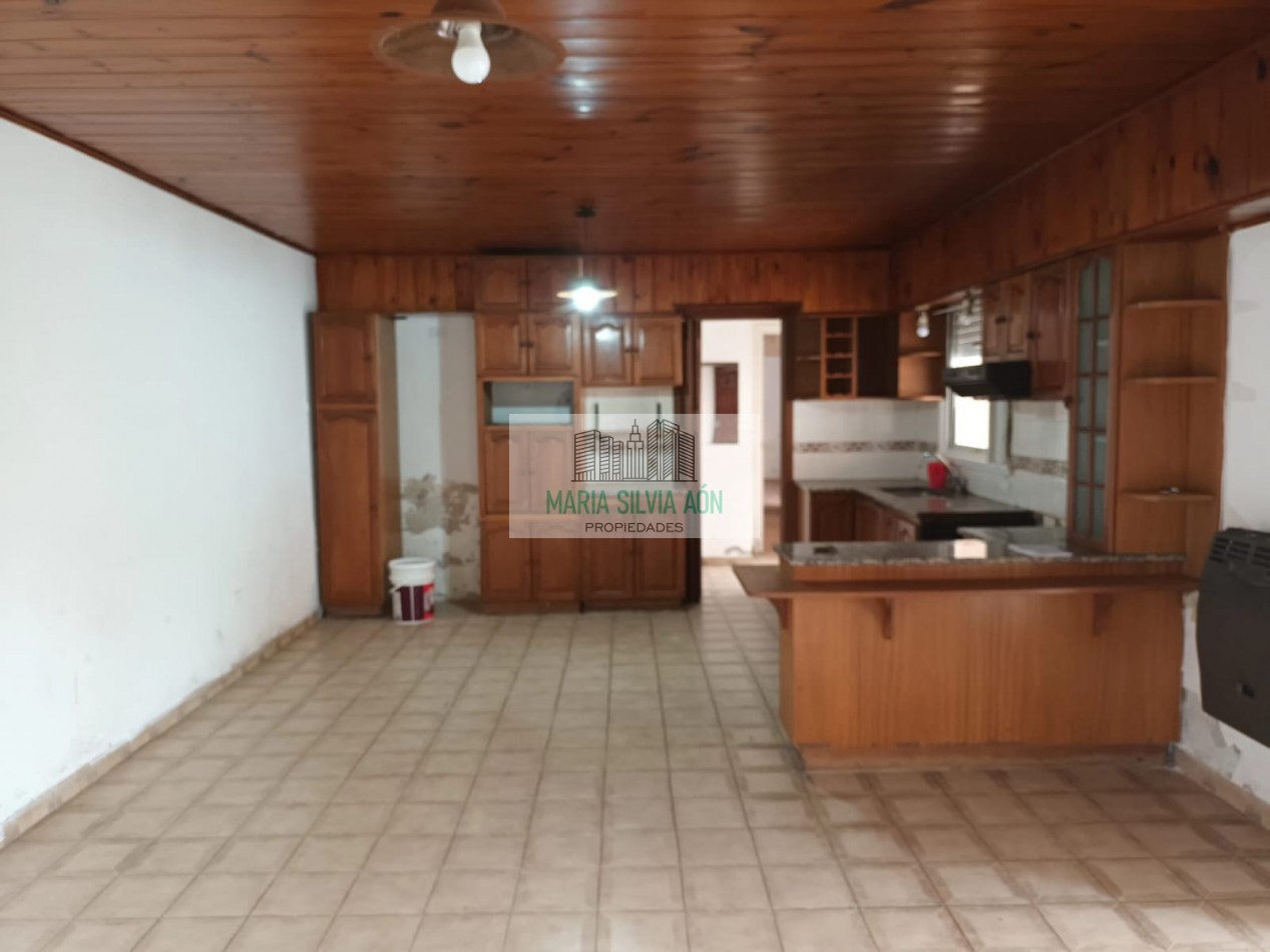 VENTA /PERMUTA CASA CON GALPON  EN CORONEL VIDAL CENTRO