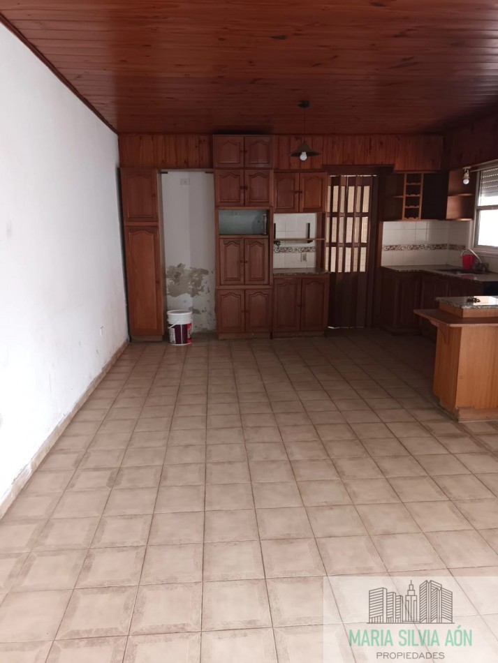 VENTA /PERMUTA CASA CON GALPON EN CORONEL VIDAL CENTRO