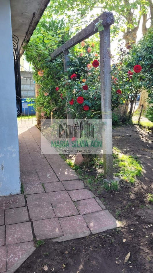 VENTA CASA DE DOS PLANTAS CENTRO CORONEL VIDAL