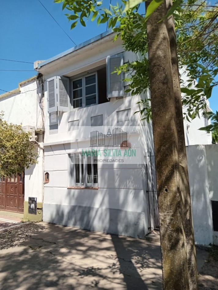 VENTA CASA DE DOS PLANTAS CENTRO CORONEL VIDAL