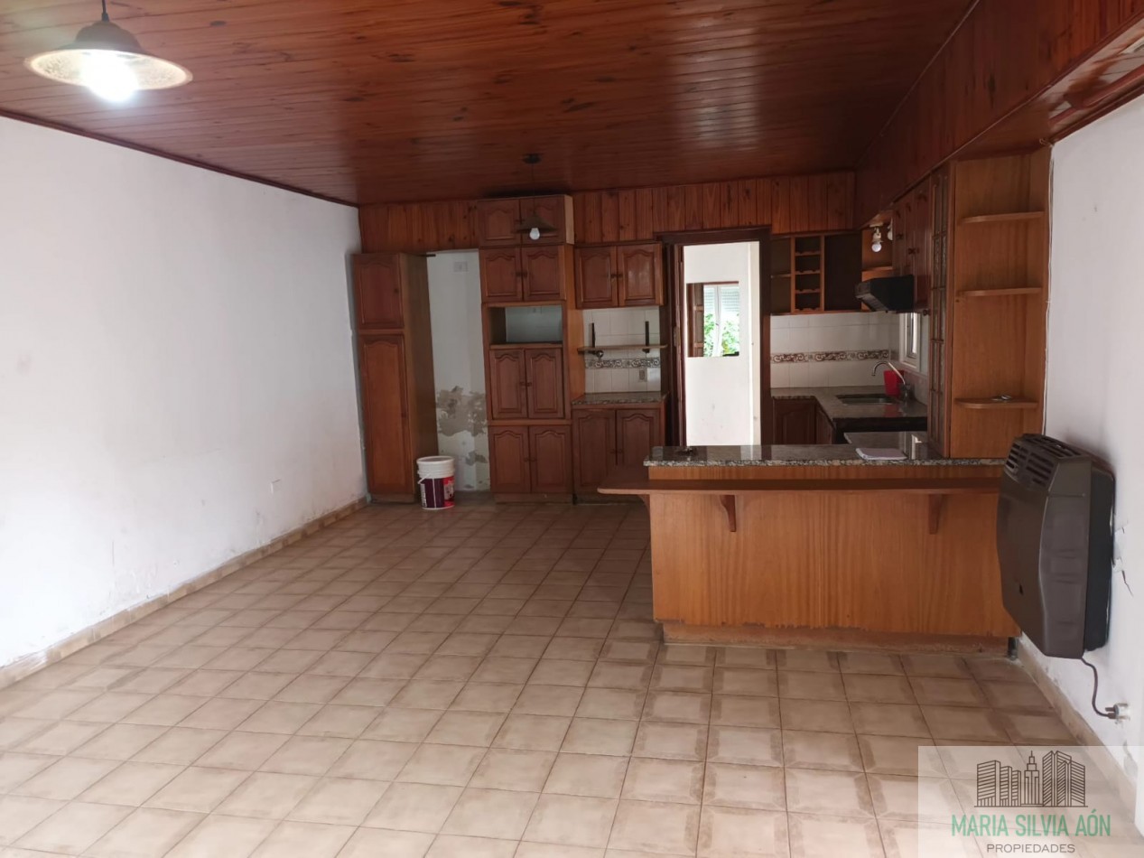 VENTA /PERMUTA CASA CON GALPON EN CORONEL VIDAL CENTRO