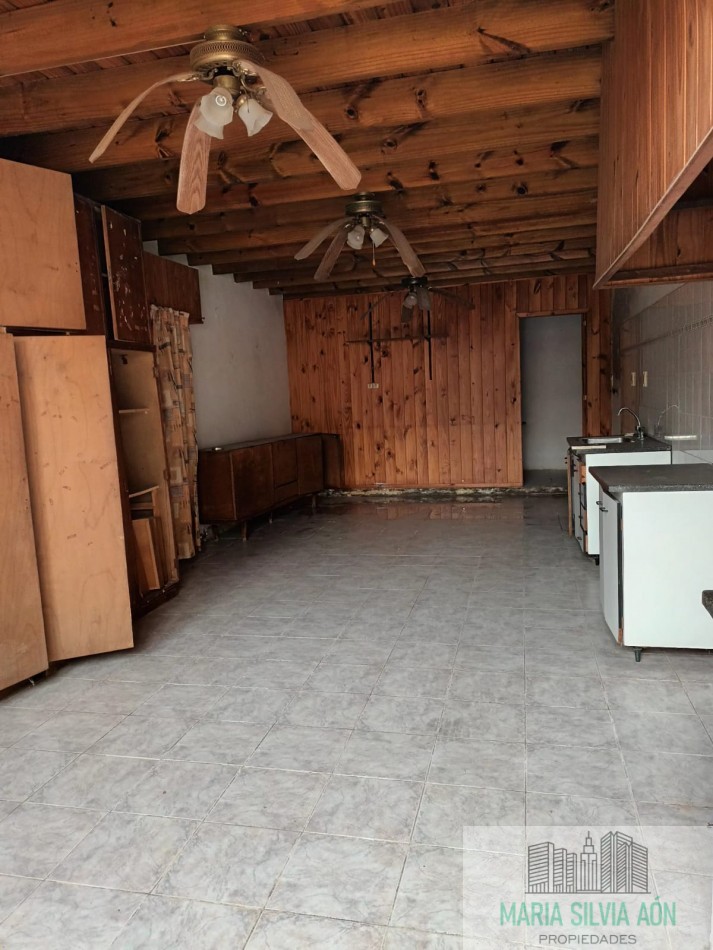 VENTA /PERMUTA CASA CON GALPON EN CORONEL VIDAL CENTRO