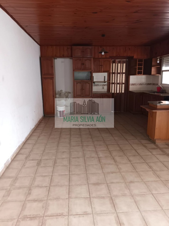VENTA /PERMUTA CASA CON GALPON  EN CORONEL VIDAL CENTRO