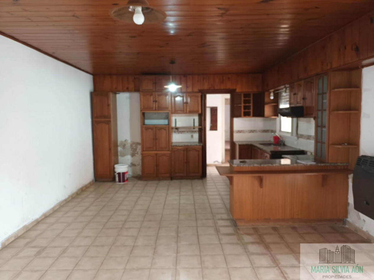 VENTA /PERMUTA CASA CON GALPON EN CORONEL VIDAL CENTRO