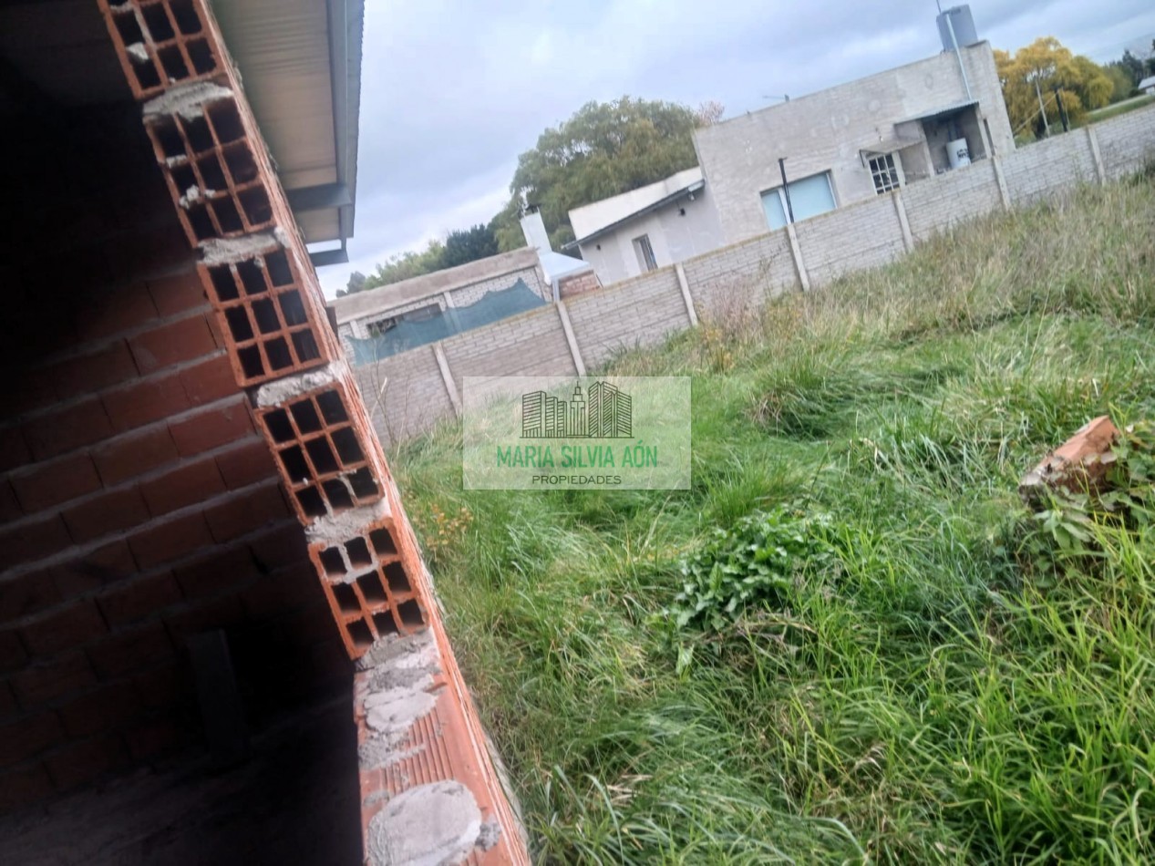 VENTA TERRENO CON VIVIENDA EN CONSTRUCCION 