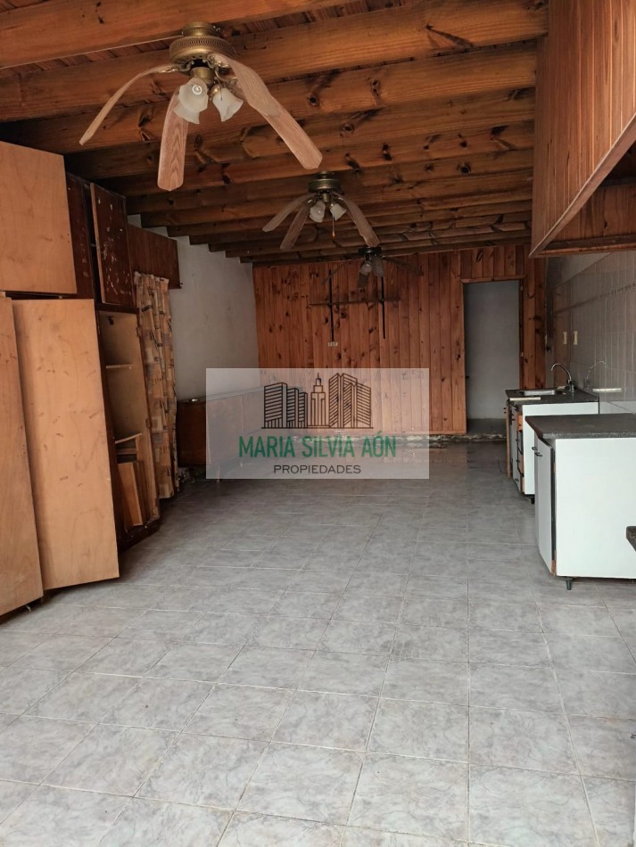 VENTA /PERMUTA CASA CON GALPON  EN CORONEL VIDAL CENTRO