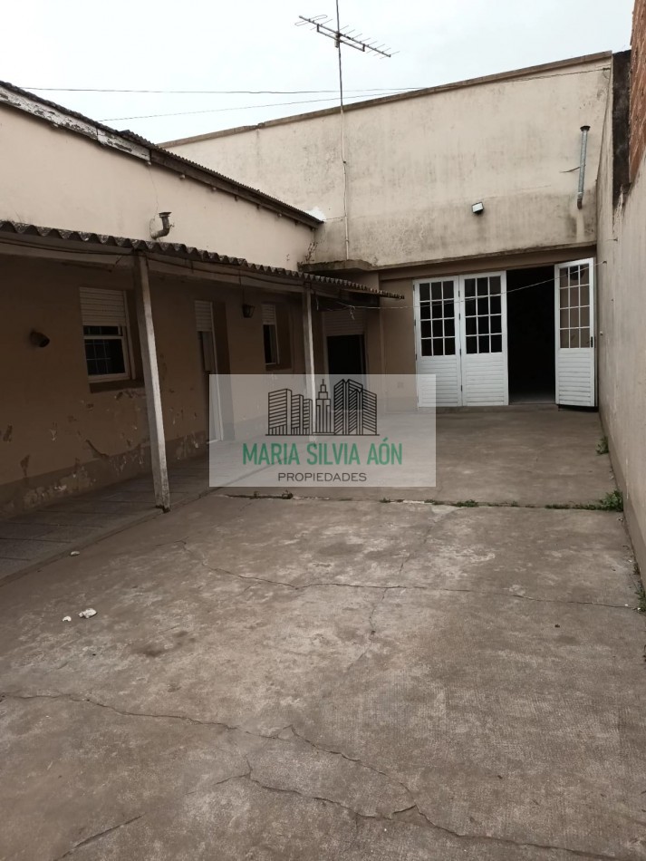 VENTA /PERMUTA CASA CON GALPON  EN CORONEL VIDAL CENTRO