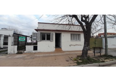 VENTA CASA A RECICLAR EN  EL CENTRO CORONEL VIDAL 