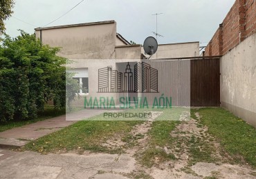 VENTA /PERMUTA CASA CON GALPON  EN CORONEL VIDAL CENTRO